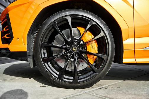 2022 Lamborghini Urus Graphite Capsule