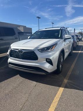 2022 Toyota Highlander Platinum