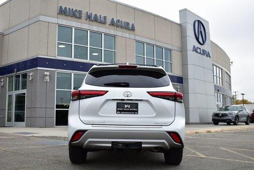 2022 Toyota Highlander Platinum