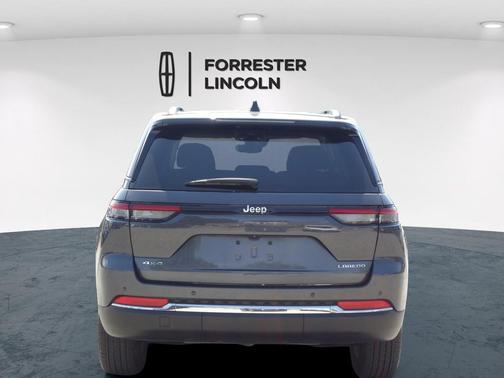 Baltic Gray Metallic Clearcoat 2023 Jeep Grand Cherokee Laredo