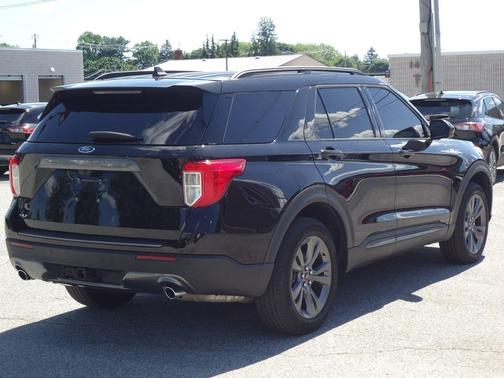 Agate Black Metallic 2024 Ford Explorer XLT