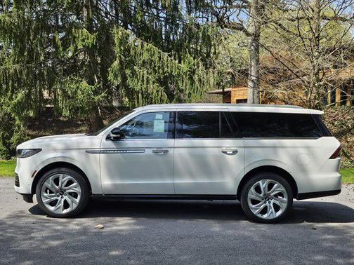2025 Lincoln Navigator Reserve