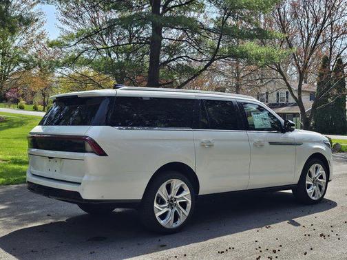 2025 Lincoln Navigator Reserve