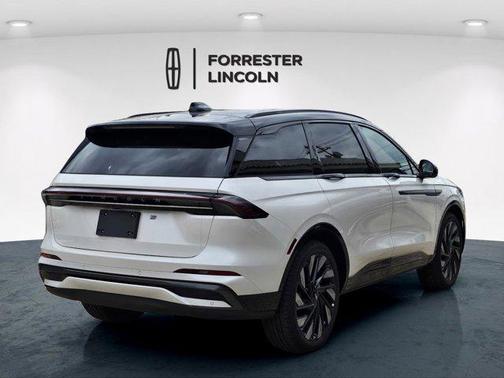 White Platinum Metallic Tri-Coat 2026 Lincoln Nautilus Reserve