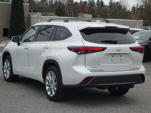 Wind Chill Pearl 2024 Toyota Highlander Limited