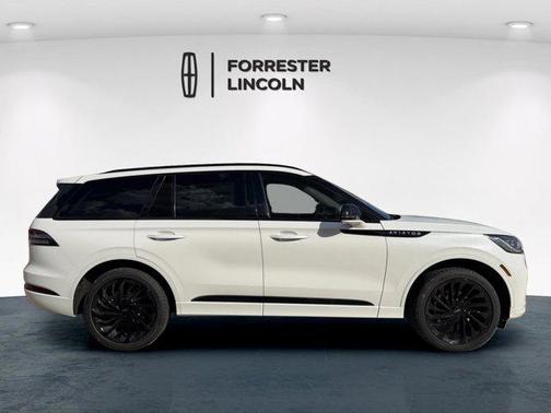 Pristine White Metallic Tri-Coat 2026 Lincoln Aviator Reserve AWD