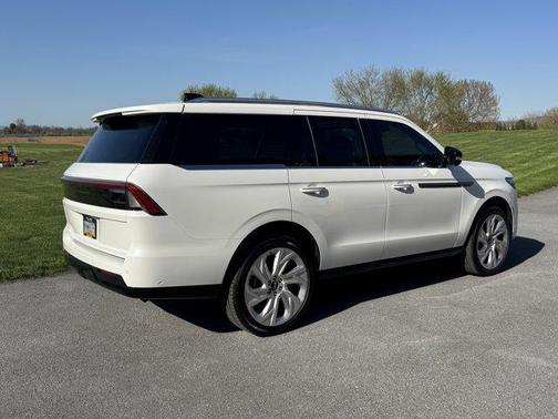 2025 Lincoln Navigator Reserve