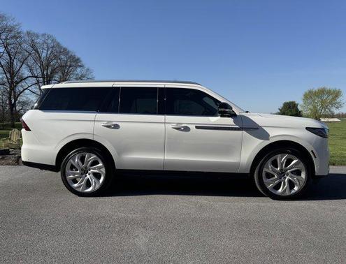 2025 Lincoln Navigator Reserve