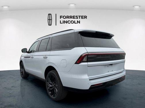 Crystal White Metallic Clearcoat 2026 Lincoln Navigator Reserve