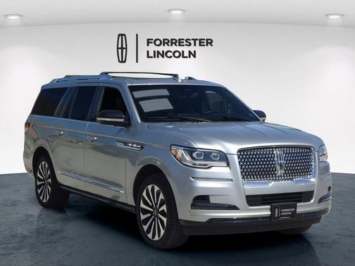 Silver Radiance Metallic Clearcoat 2023 Lincoln Navigator Reserve