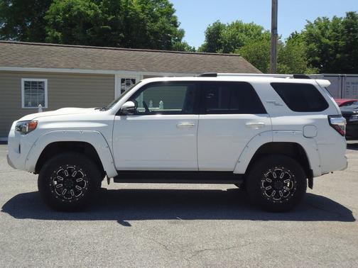 Super White 2018 Toyota 4Runner SR5 Premium