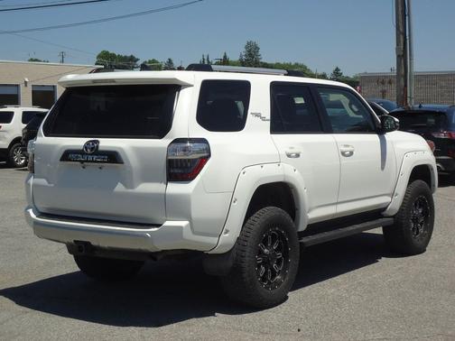 Super White 2018 Toyota 4Runner SR5 Premium