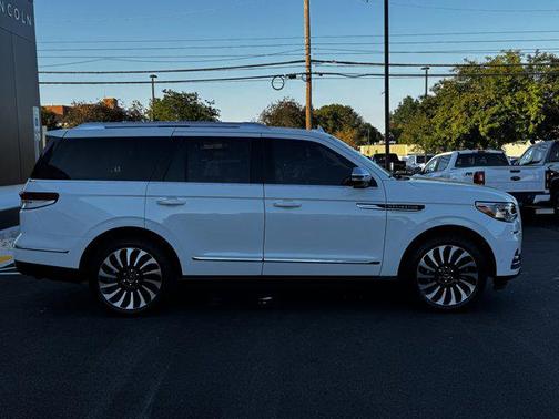 2022 Lincoln Navigator Black Label