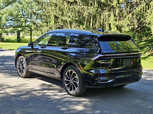 2025 Lincoln Nautilus Reserve