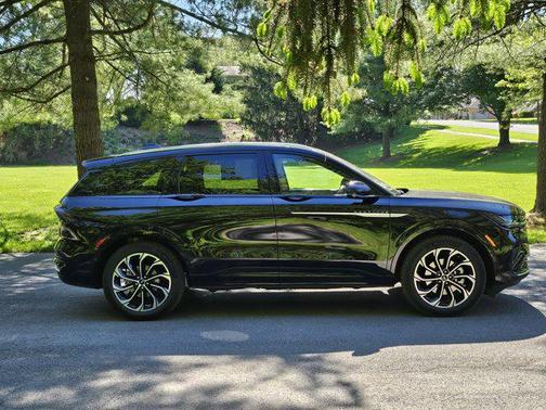 2025 Lincoln Nautilus Reserve