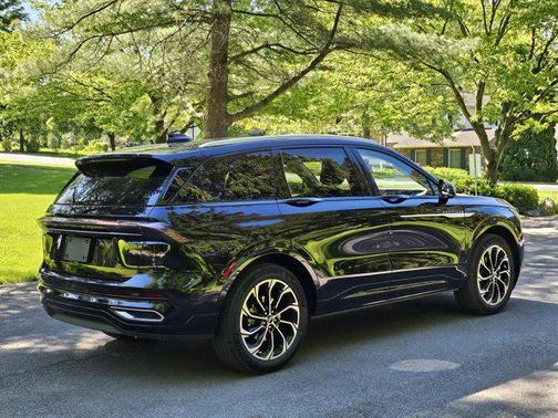 2025 Lincoln Nautilus Reserve
