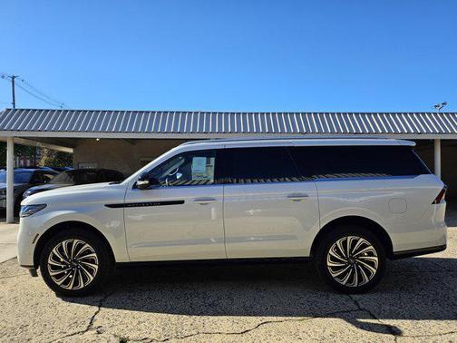 2025 Lincoln Navigator Black Label