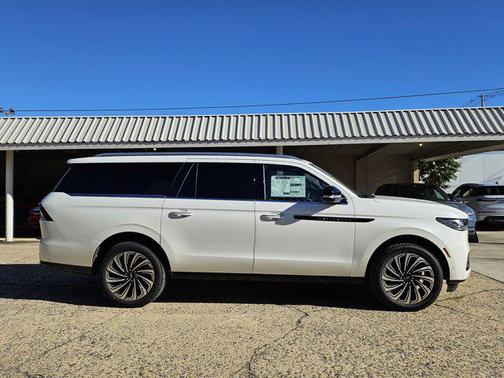 2025 Lincoln Navigator Black Label
