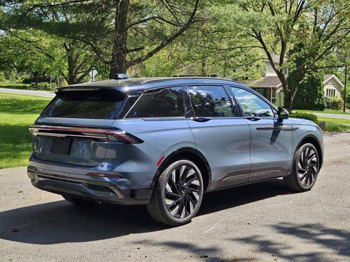 2025 Lincoln Nautilus Reserve