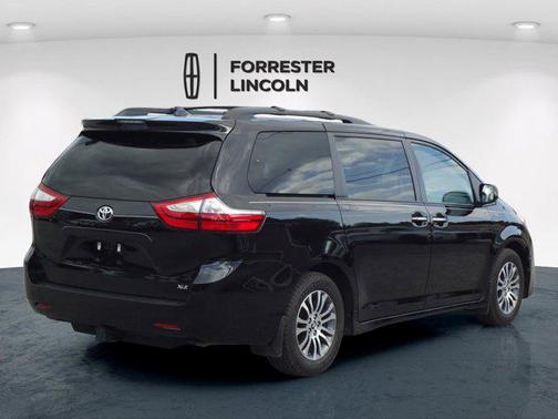 2018 Toyota Sienna XLE Premium
