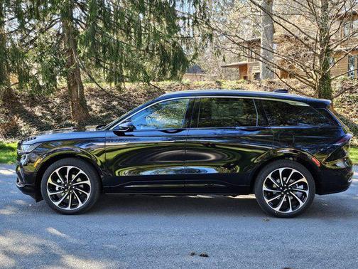 2025 Lincoln Nautilus Black Label