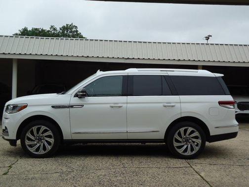 2024 Lincoln Navigator Premiere