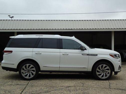 2024 Lincoln Navigator Premiere