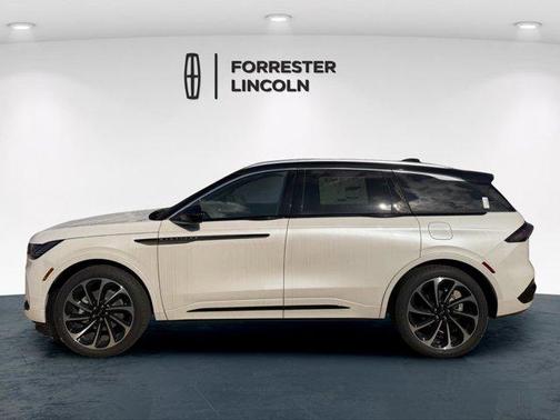 White Platinum Metallic Tri-Coat 2026 Lincoln Nautilus Black Label