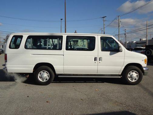 2001 Ford E350 Super Duty XL Wagon