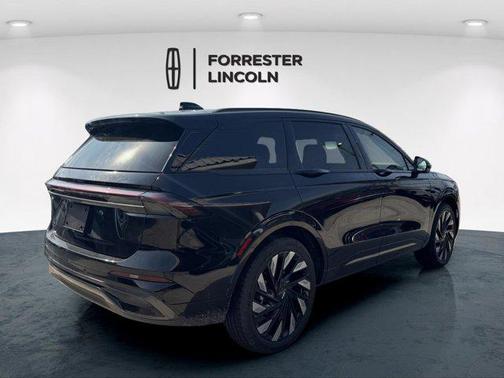 Infinite Black Metallic Clearcoat 2026 Lincoln Nautilus Reserve
