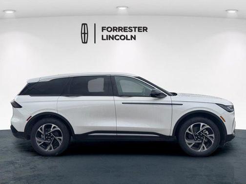 White Platinum Metallic Tri-Coat 2026 Lincoln Nautilus Premiere