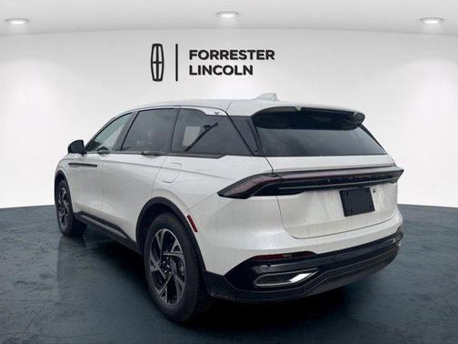 White Platinum Metallic Tri-Coat 2026 Lincoln Nautilus Premiere