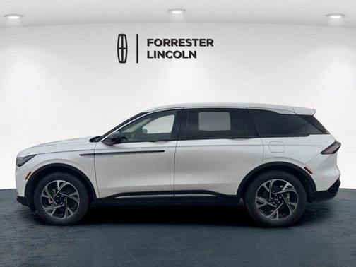 White Platinum Metallic Tri-Coat 2026 Lincoln Nautilus Premiere