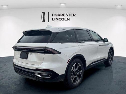 White Platinum Metallic Tri-Coat 2026 Lincoln Nautilus Premiere