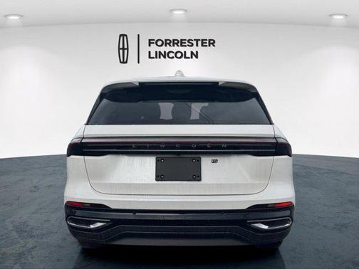 White Platinum Metallic Tri-Coat 2026 Lincoln Nautilus Premiere