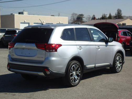 2016 Mitsubishi Outlander ES