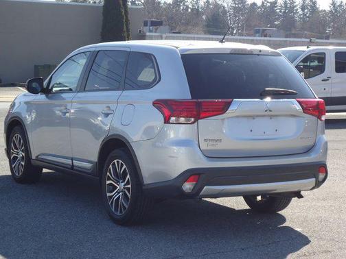 2016 Mitsubishi Outlander ES