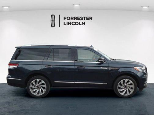 Flight Blue Metallic Clearcoat 2024 Lincoln Navigator Reserve