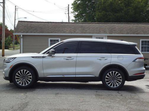 2022 Lincoln Aviator Standard AWD