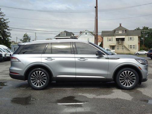 2022 Lincoln Aviator Standard AWD