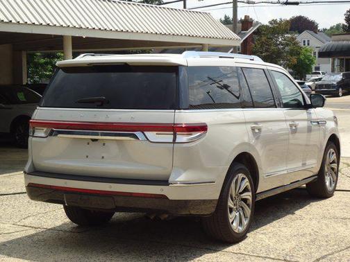 2024 Lincoln Navigator Premiere