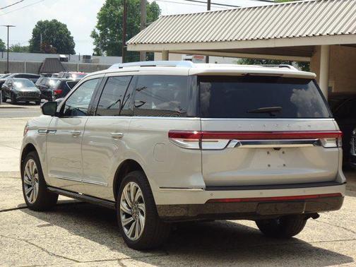 2024 Lincoln Navigator Premiere