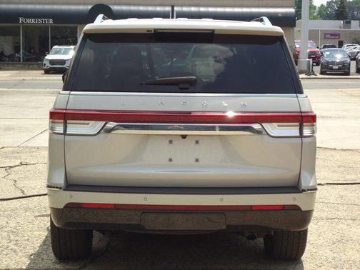 2024 Lincoln Navigator Premiere