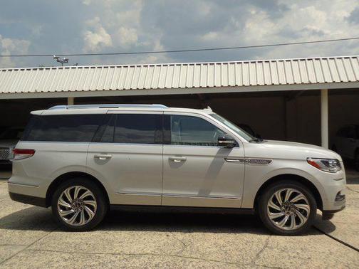 2024 Lincoln Navigator Premiere