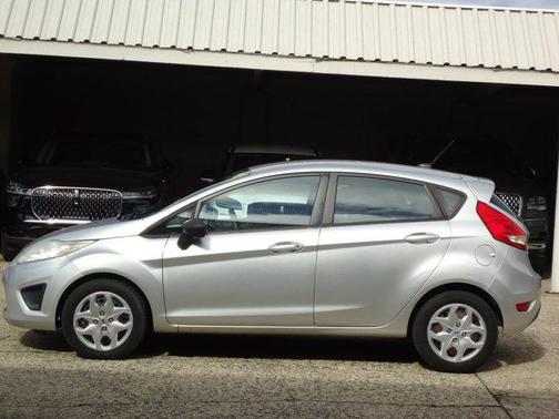 Ingot Silver Metallic 2012 Ford Fiesta SE