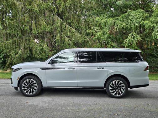 2025 Lincoln Navigator Black Label