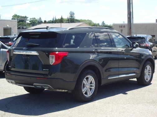 Forged Green Metallic 2023 Ford Explorer XLT