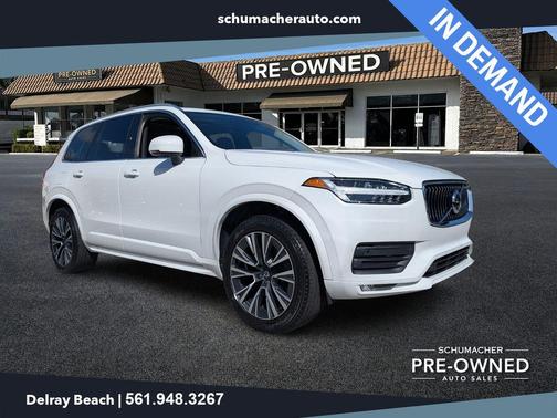 2022 Volvo XC90 T5 Momentum 7 Passenger