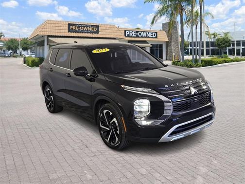 2023 Mitsubishi Outlander SE