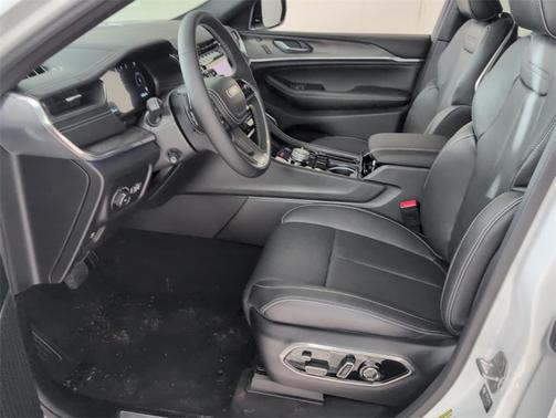 2025 Jeep Grand Cherokee Overland